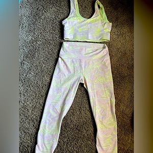Fabletics marble print 2 piece set, size medium
